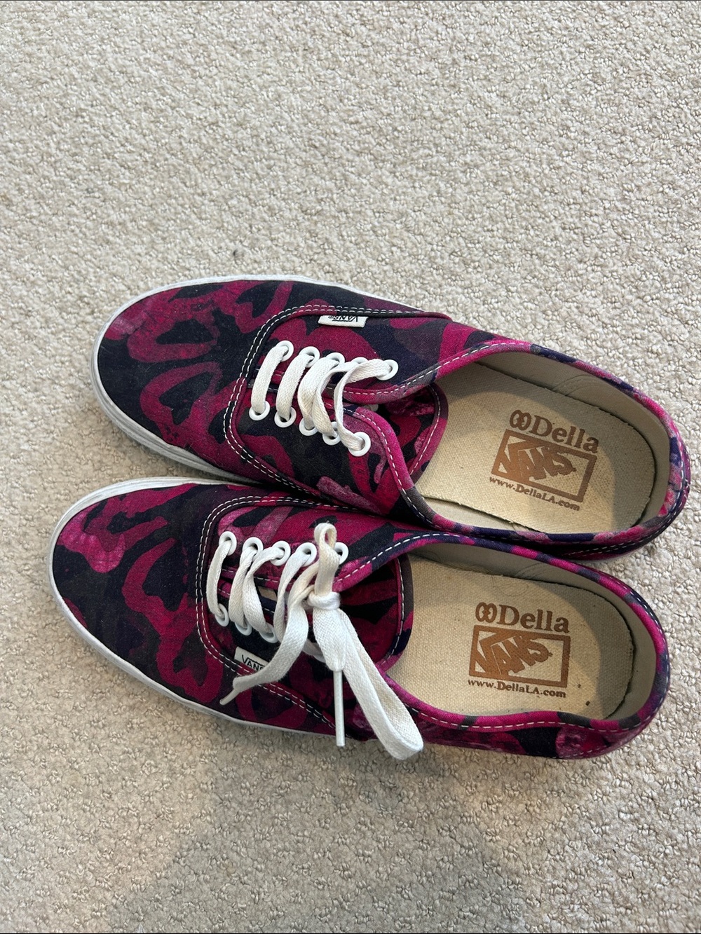 Vans of the Wall Della  Low-Top Sneakers in Pink and Black Camo